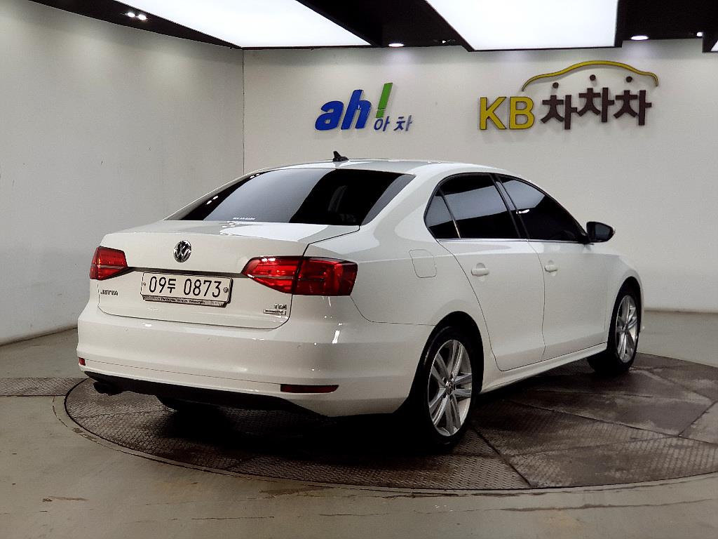 Volkswagen Jetta - Vista 4