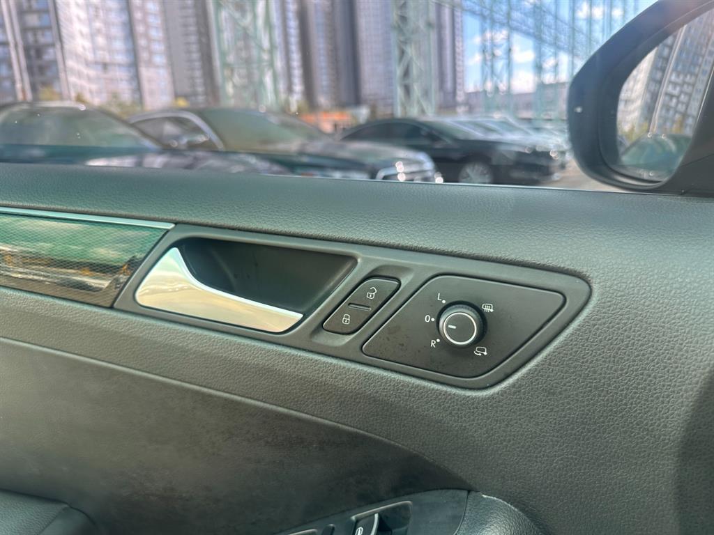 Volkswagen Jetta - Vista 11