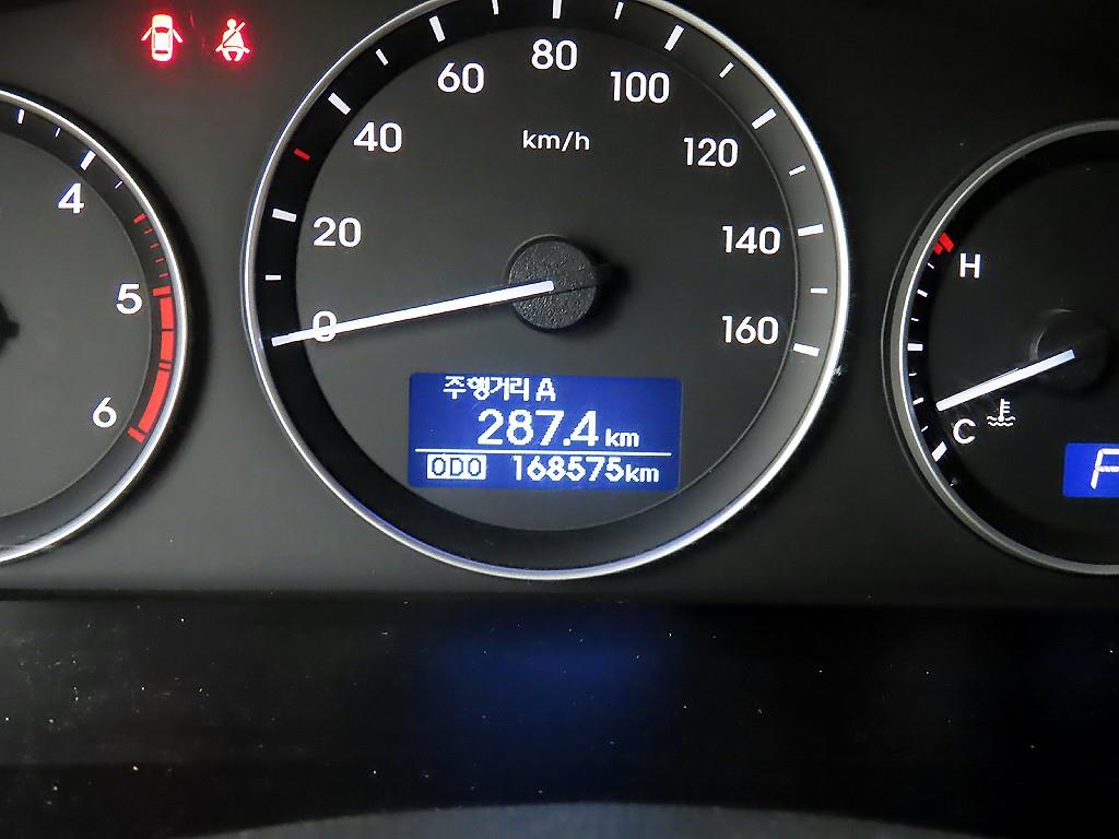 HYUNDAI Starex - Vista 8