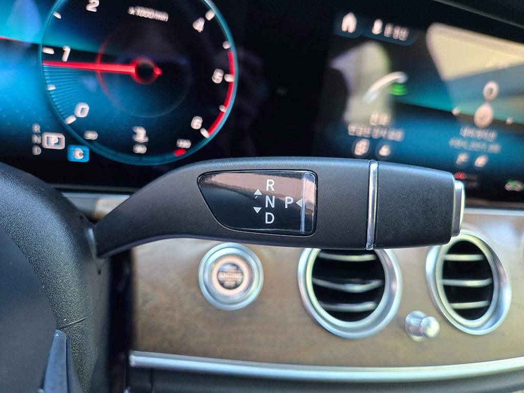 Mercedes Benz E class - Vista 11