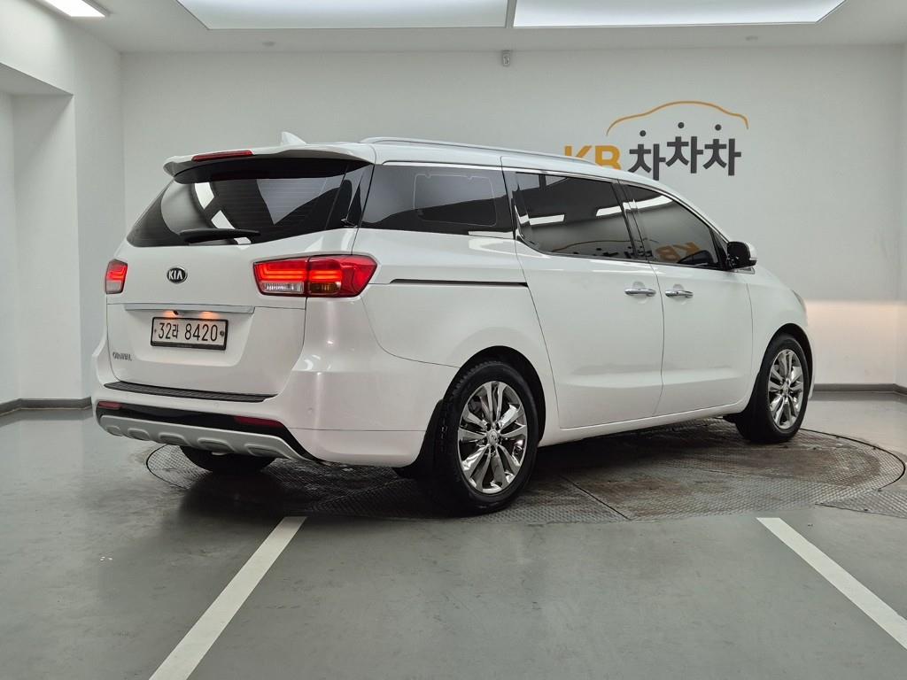 KIA Carnival - Vista 4