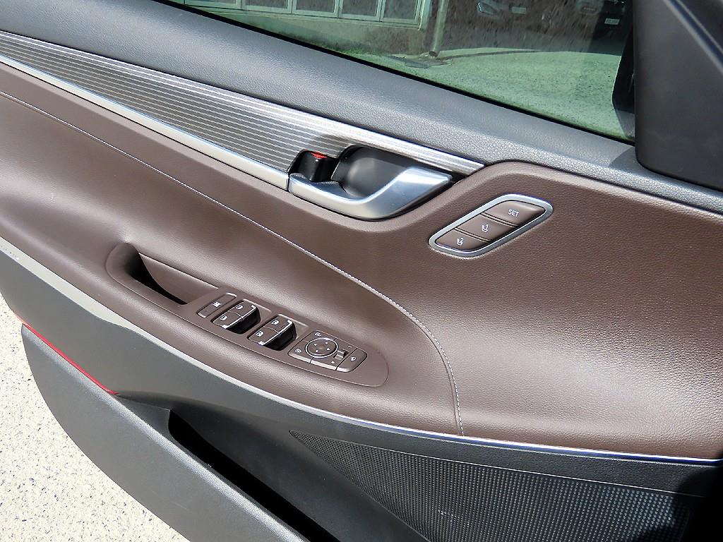 HYUNDAI Grandeur - Vista 12