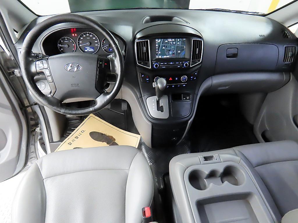 HYUNDAI Starex - Vista 7