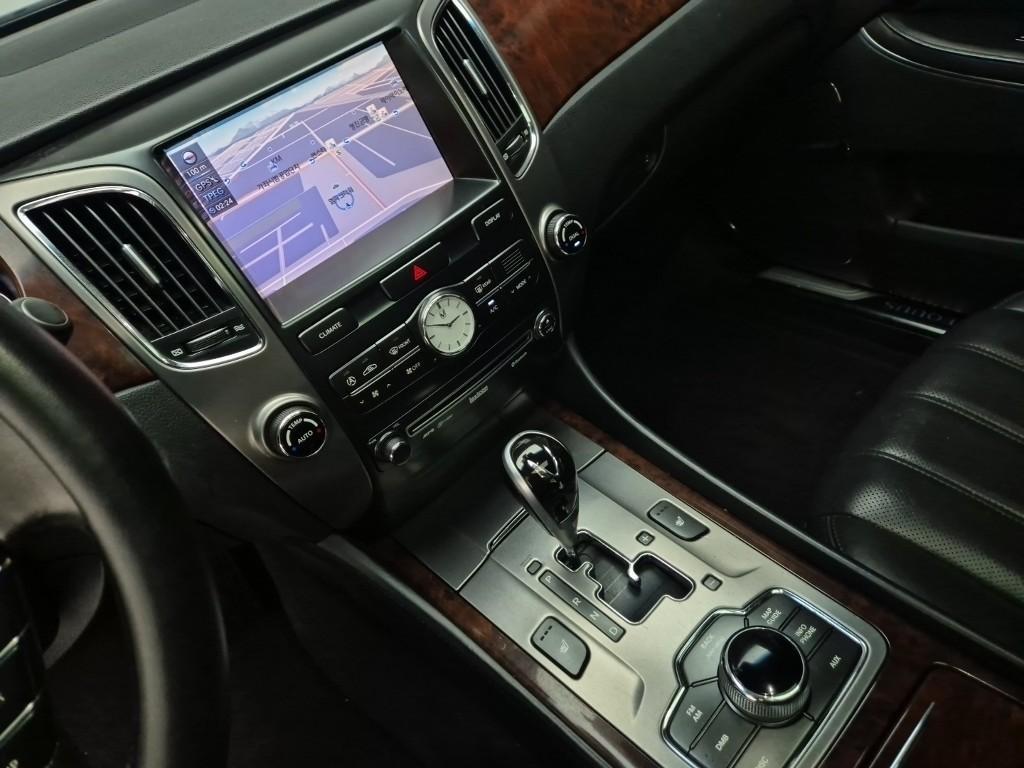 HYUNDAI Equus - Vista 9