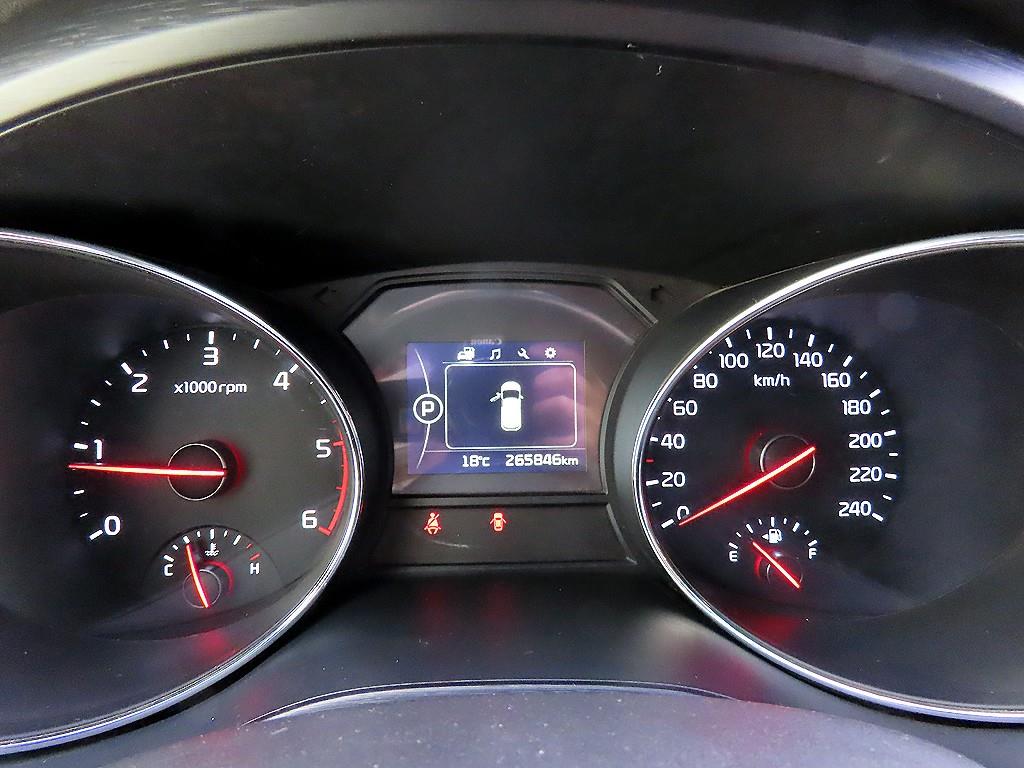 KIA Carnival - Vista 10