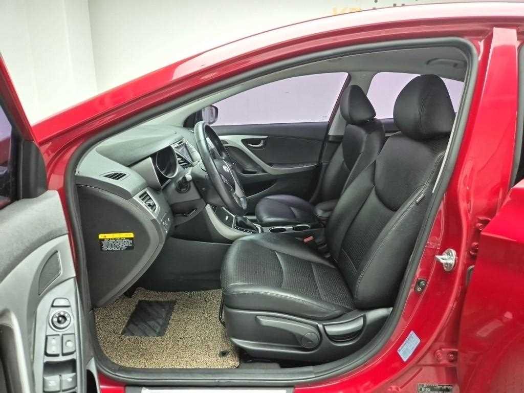 HYUNDAI Avante - Vista 11