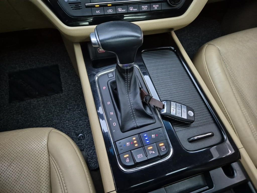 KIA Carnival - Vista 8