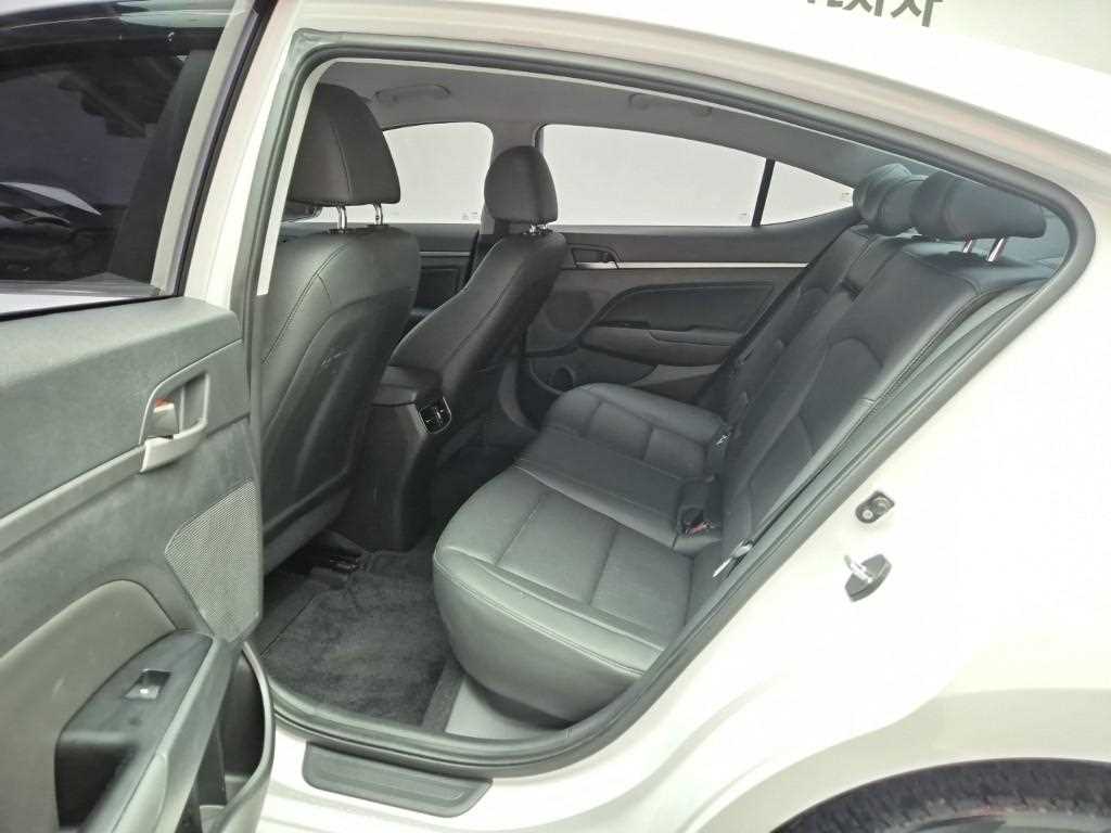 HYUNDAI Avante - Vista 12