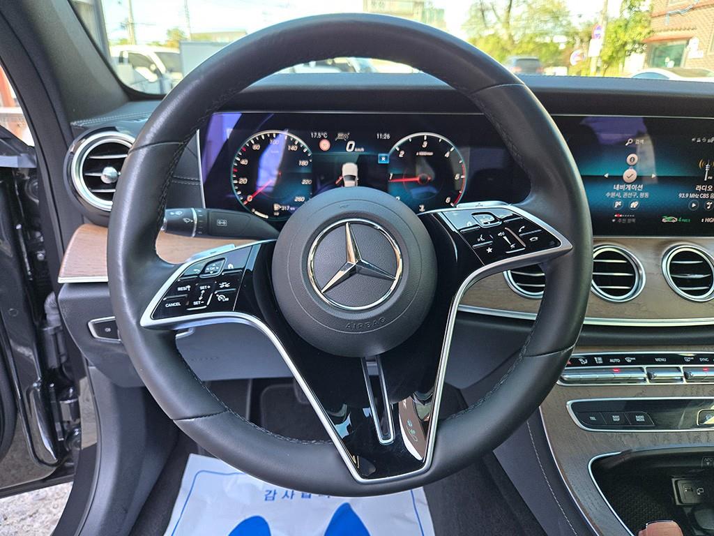 Mercedes Benz E class - Vista 7