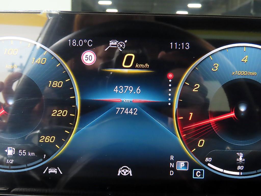 Mercedes Benz GLA Class - Vista 8