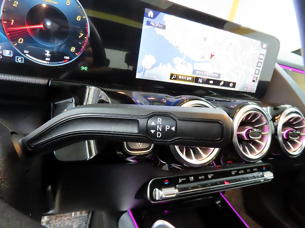 Mercedes Benz GLA Class - Vista 10