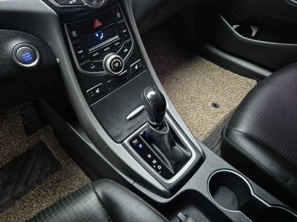 HYUNDAI Avante - Vista 8