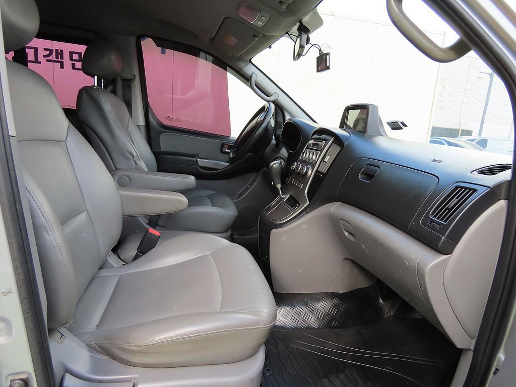 HYUNDAI Starex - Vista 7