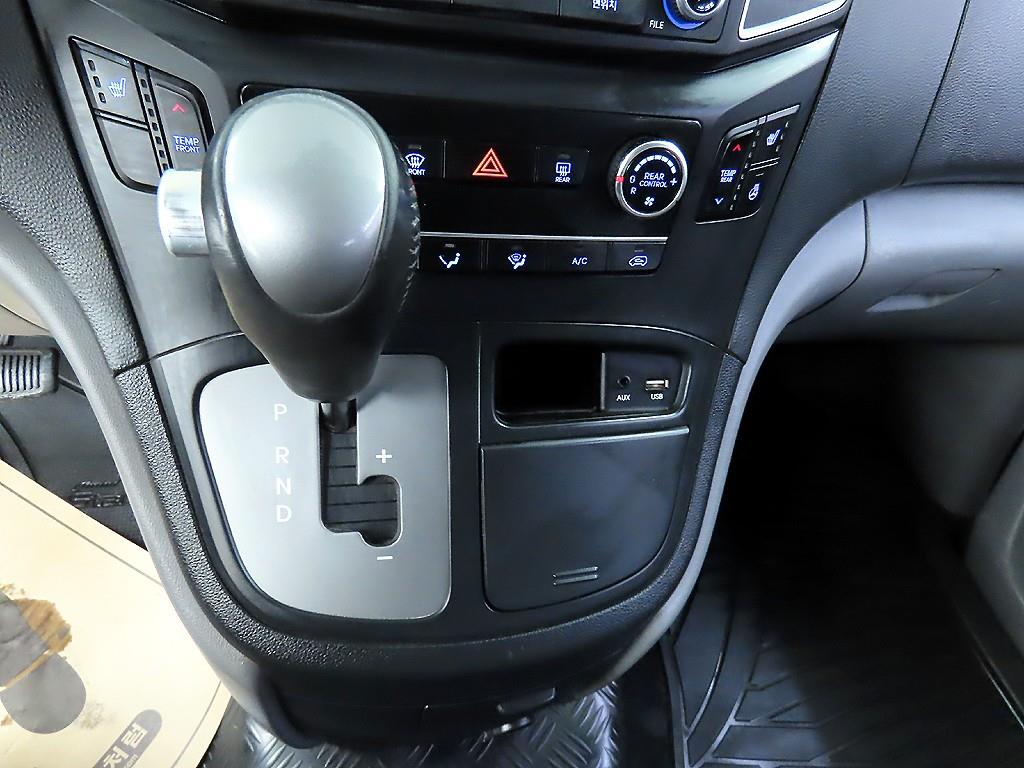 HYUNDAI Starex - Vista 10