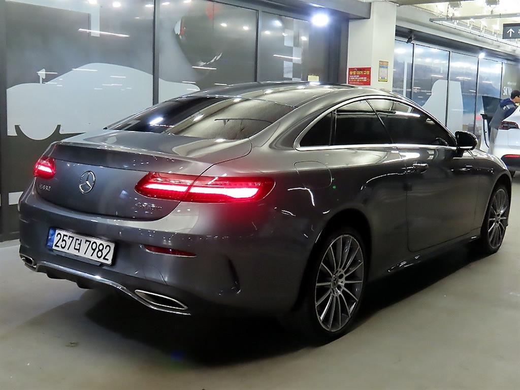 Mercedes Benz E class - Vista 5