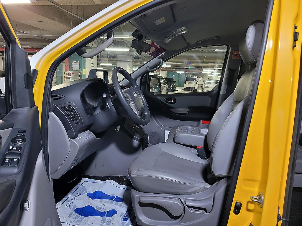 HYUNDAI Starex - Vista 7