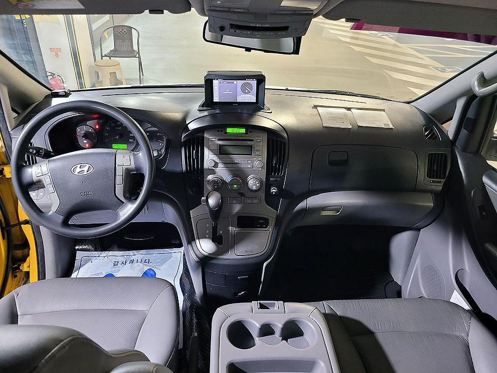 HYUNDAI Starex - Vista 6