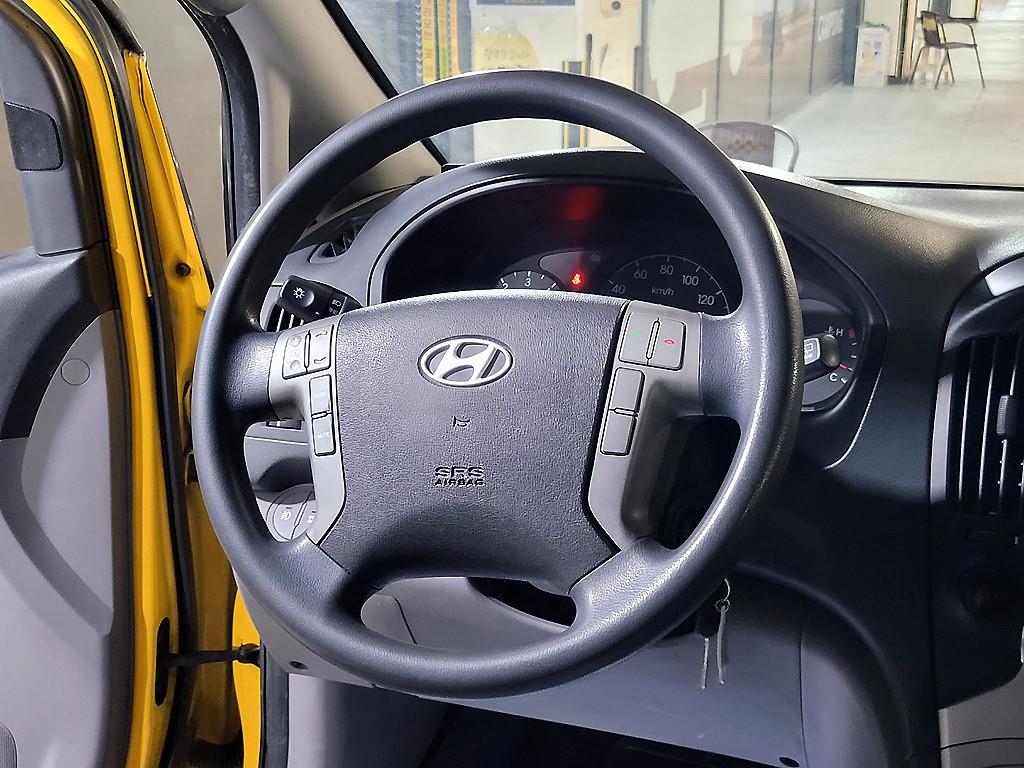 HYUNDAI Starex - Vista 9