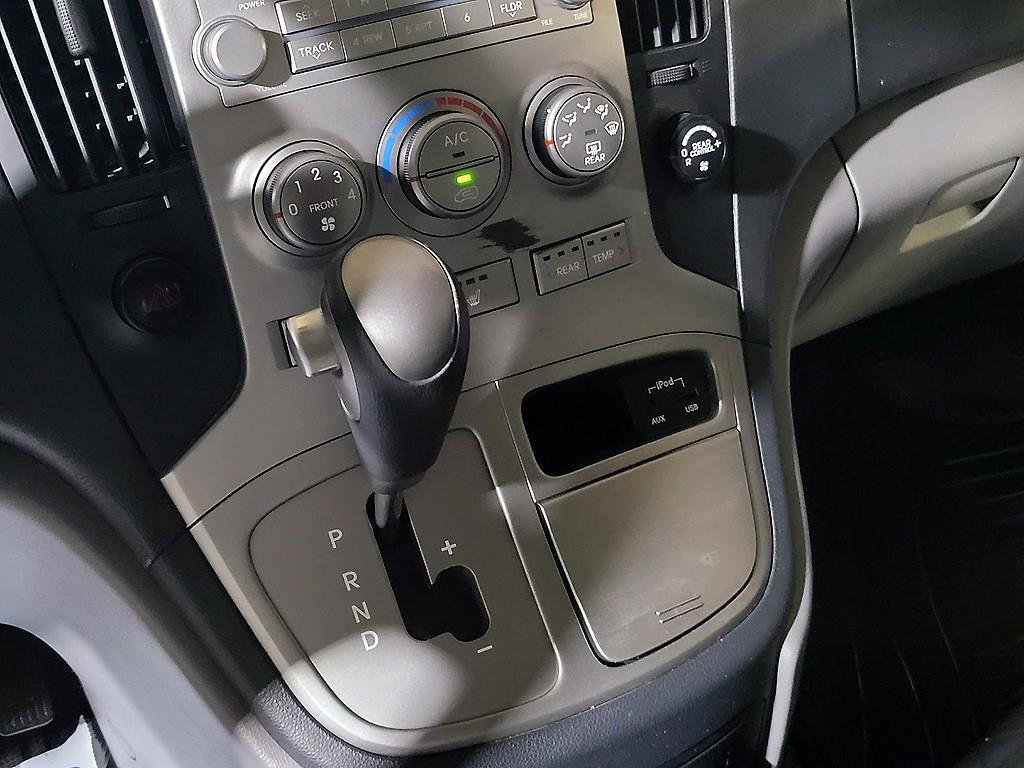 HYUNDAI Starex - Vista 12