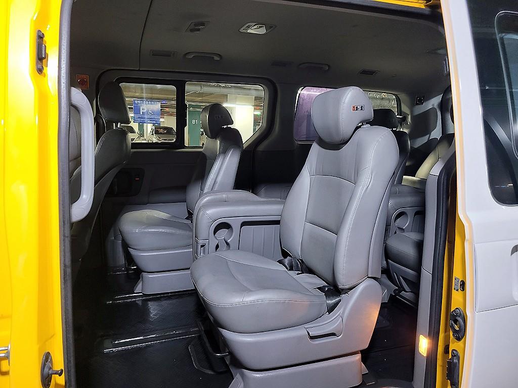 HYUNDAI Starex - Vista 8