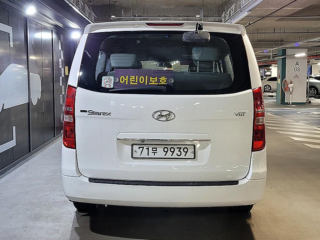 HYUNDAI Starex - Vista 5