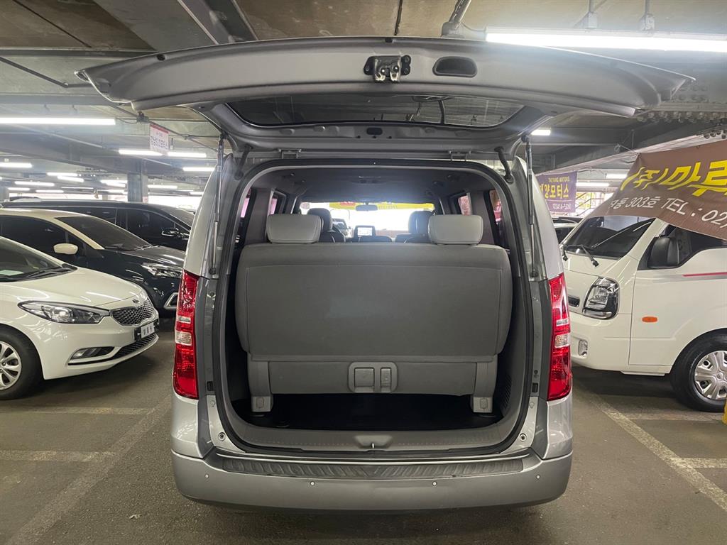 HYUNDAI Starex - Vista 5