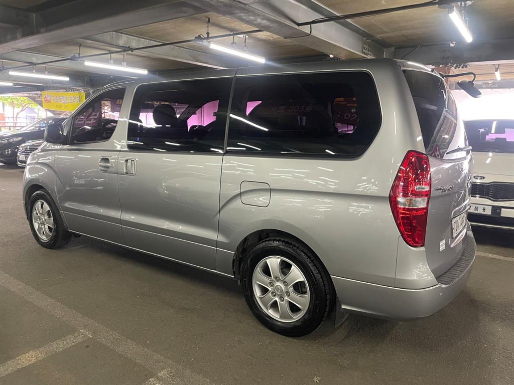 HYUNDAI Starex - Vista 4