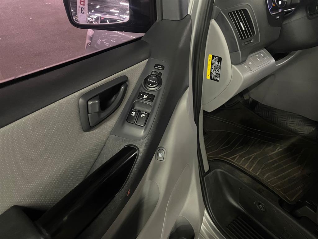 HYUNDAI Starex - Vista 11