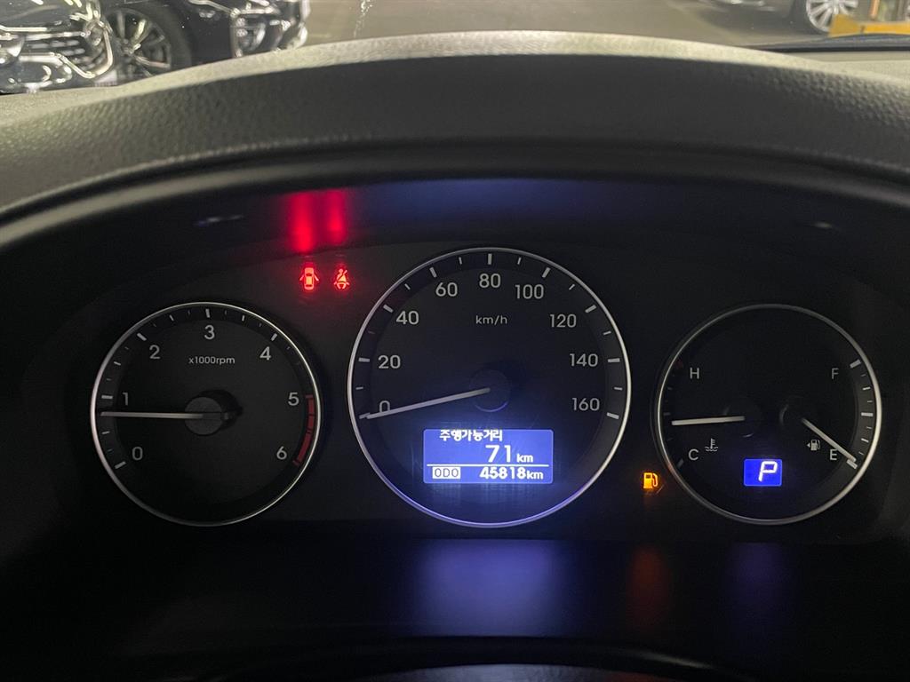 HYUNDAI Starex - Vista 10