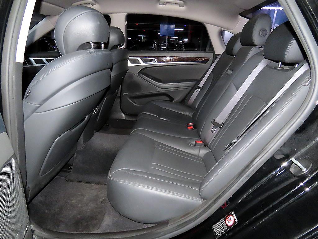 HYUNDAI Genesis - Vista 7