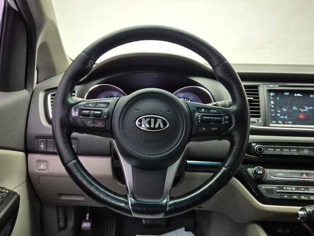 KIA Carnival - Vista 9