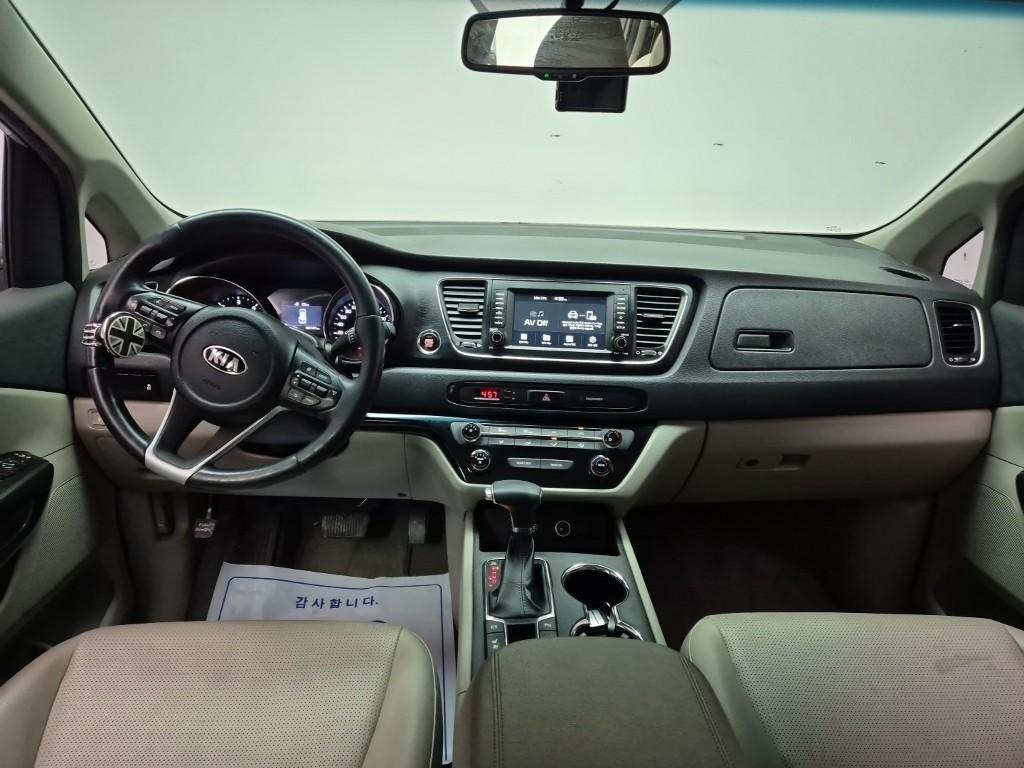 KIA Carnival - Vista 7