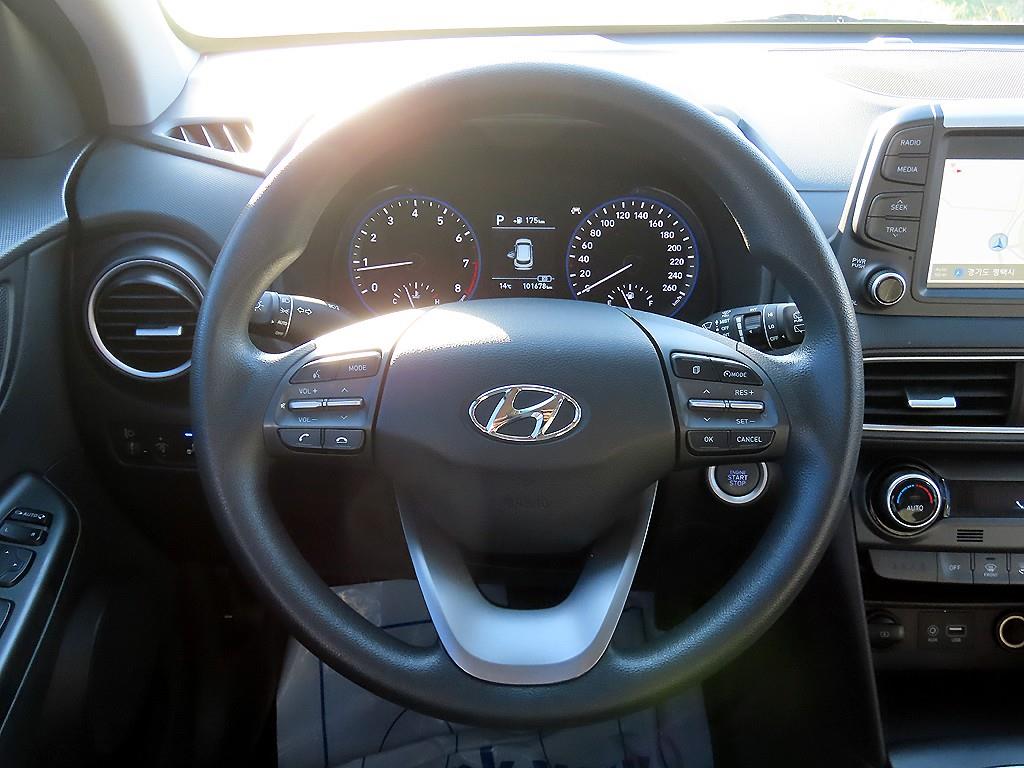 HYUNDAI Kona - Vista 7