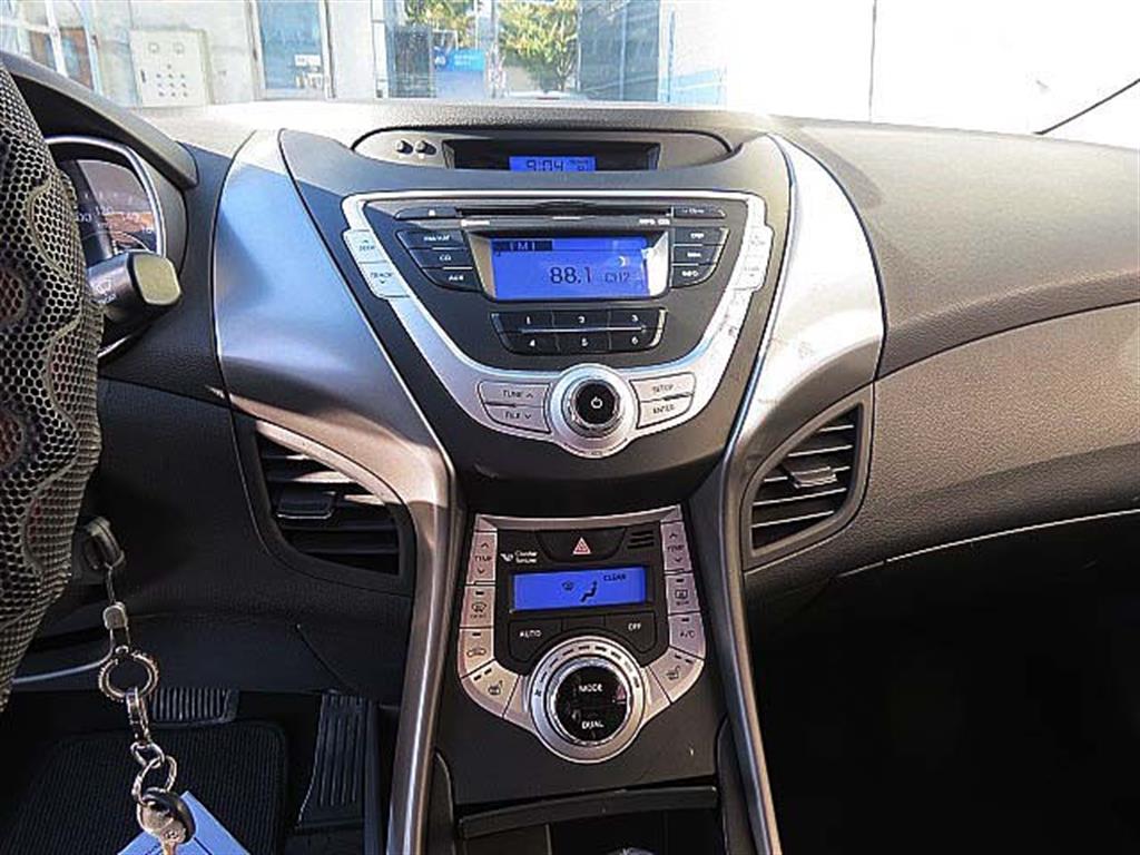 HYUNDAI Avante 2012 Blanco - Importación desde Corea - HF Imports Iquique - Foto 8