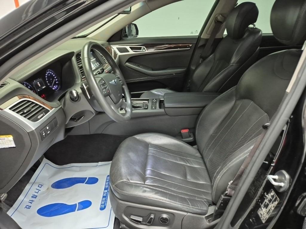 HYUNDAI Genesis - Vista 11