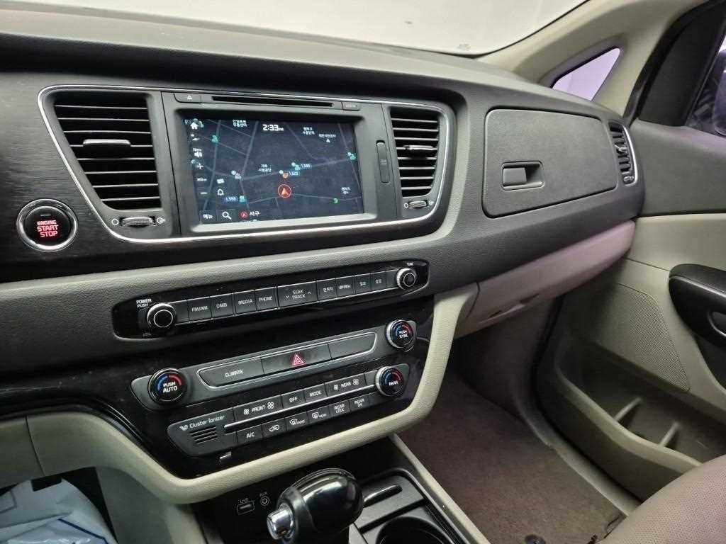 KIA Carnival - Vista 10