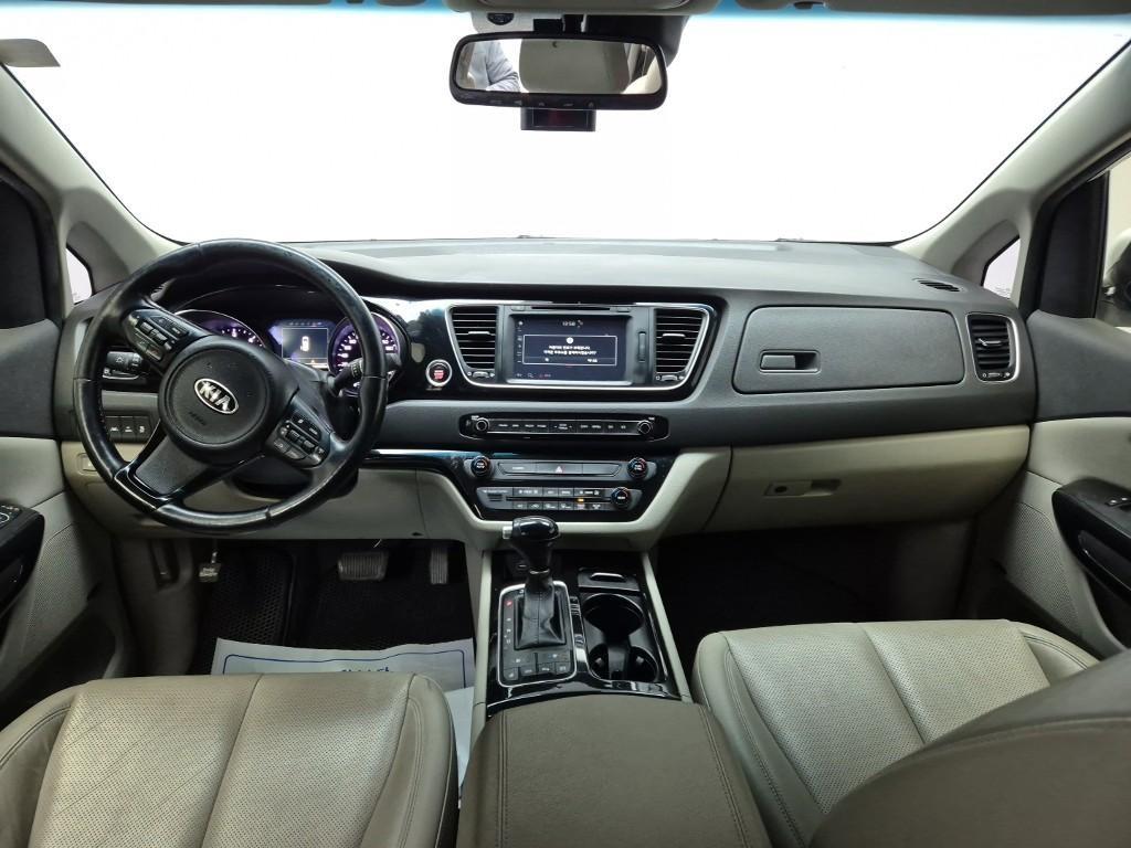 KIA Carnival - Vista 7