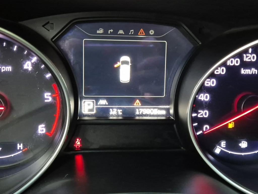 KIA Carnival - Vista 6