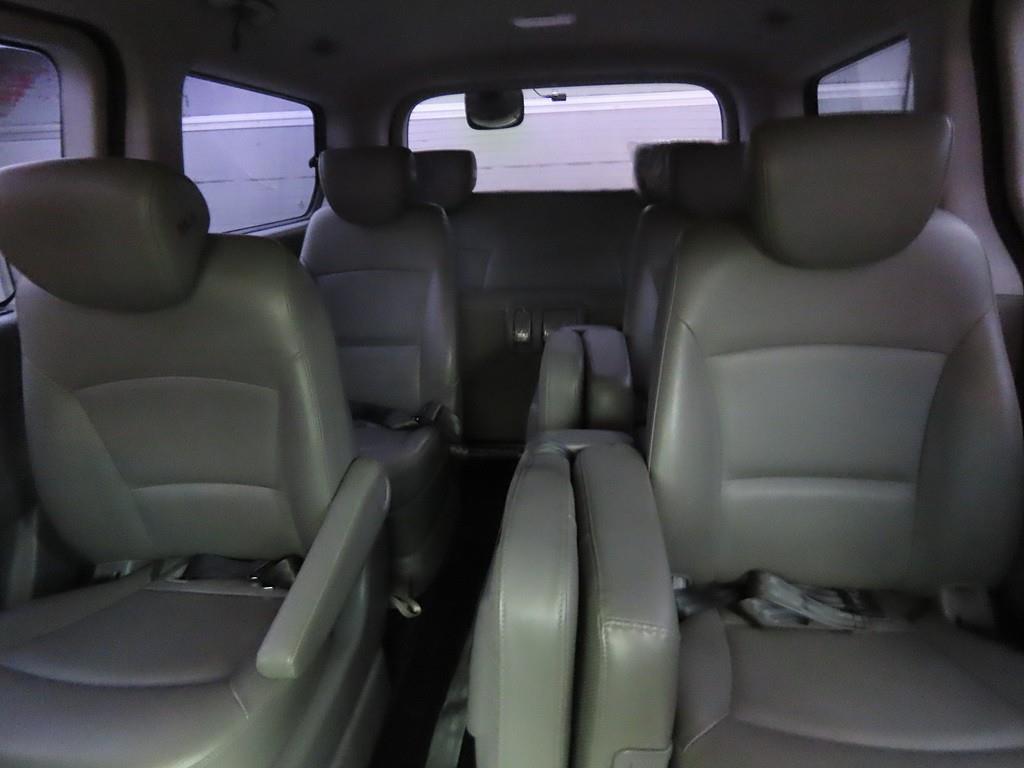 HYUNDAI Starex - Vista 7