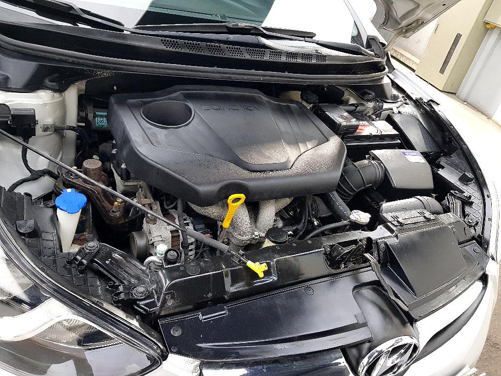 HYUNDAI Avante - Vista 6