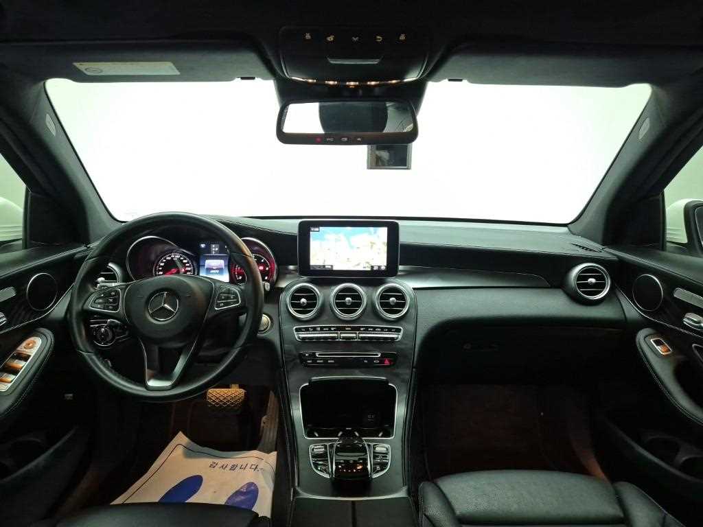 Mercedes Benz GLC Class - Vista 7