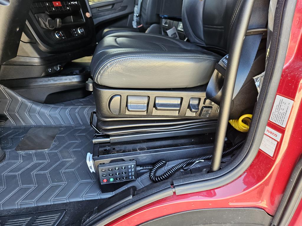 medium and large cargo truck - Vista 7