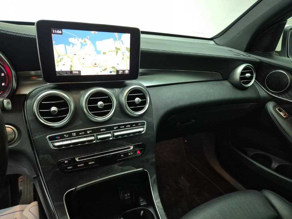 Mercedes Benz GLC Class - Vista 10