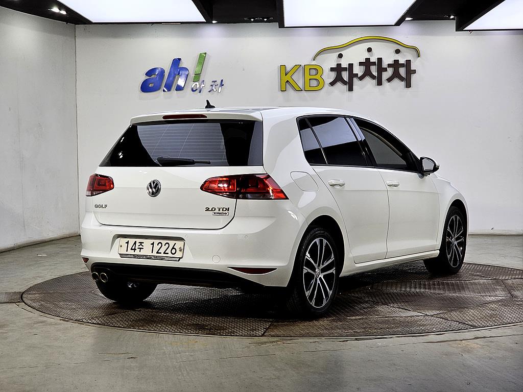 Volkswagen Golf - Vista 4