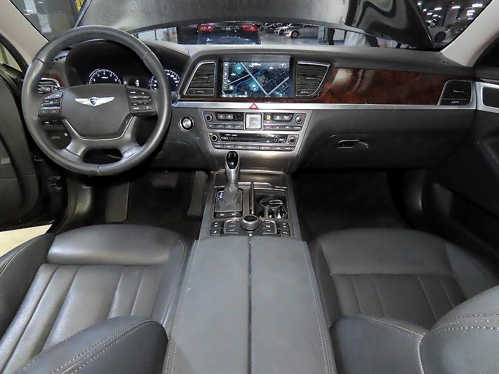 HYUNDAI Genesis - Vista 10