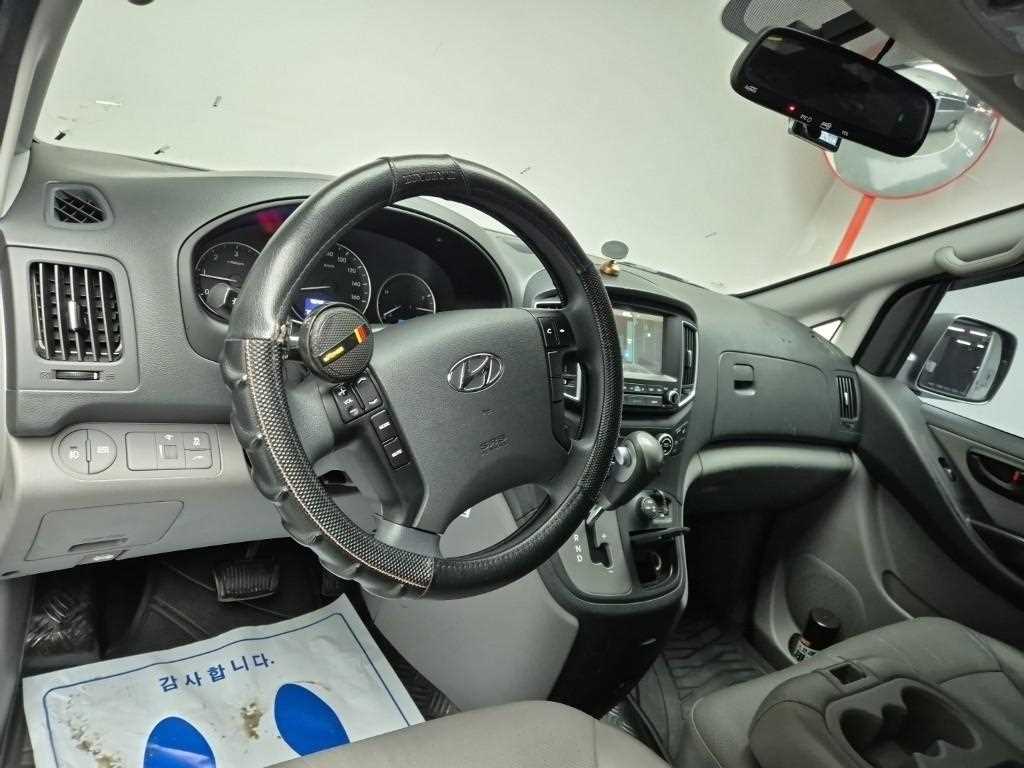 HYUNDAI Starex - Vista 7