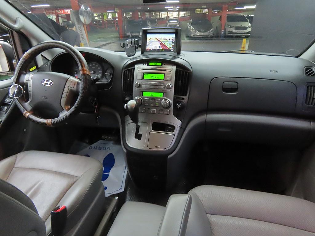 HYUNDAI Starex - Vista 5