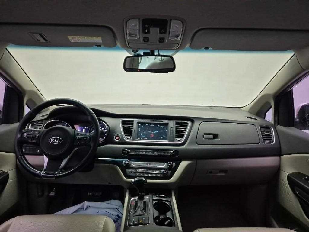 KIA Carnival - Vista 7