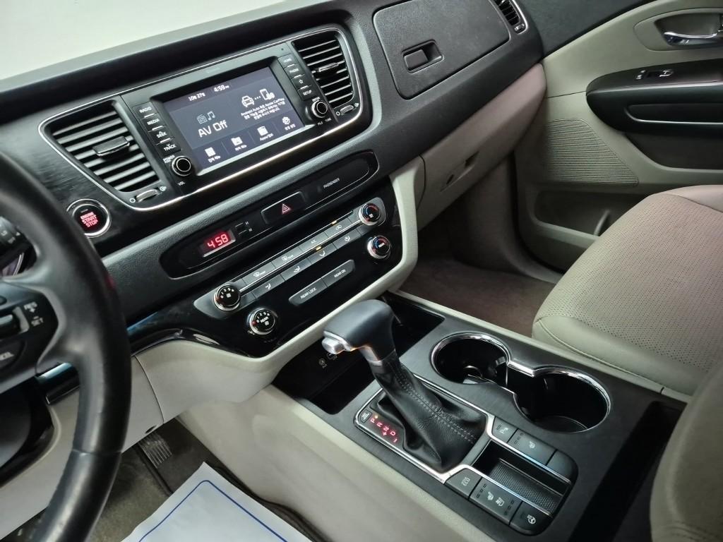 KIA Carnival - Vista 10