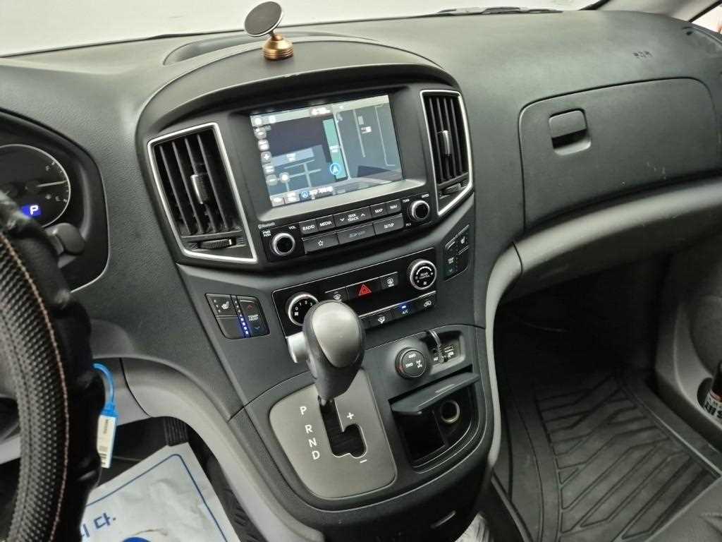 HYUNDAI Starex - Vista 10